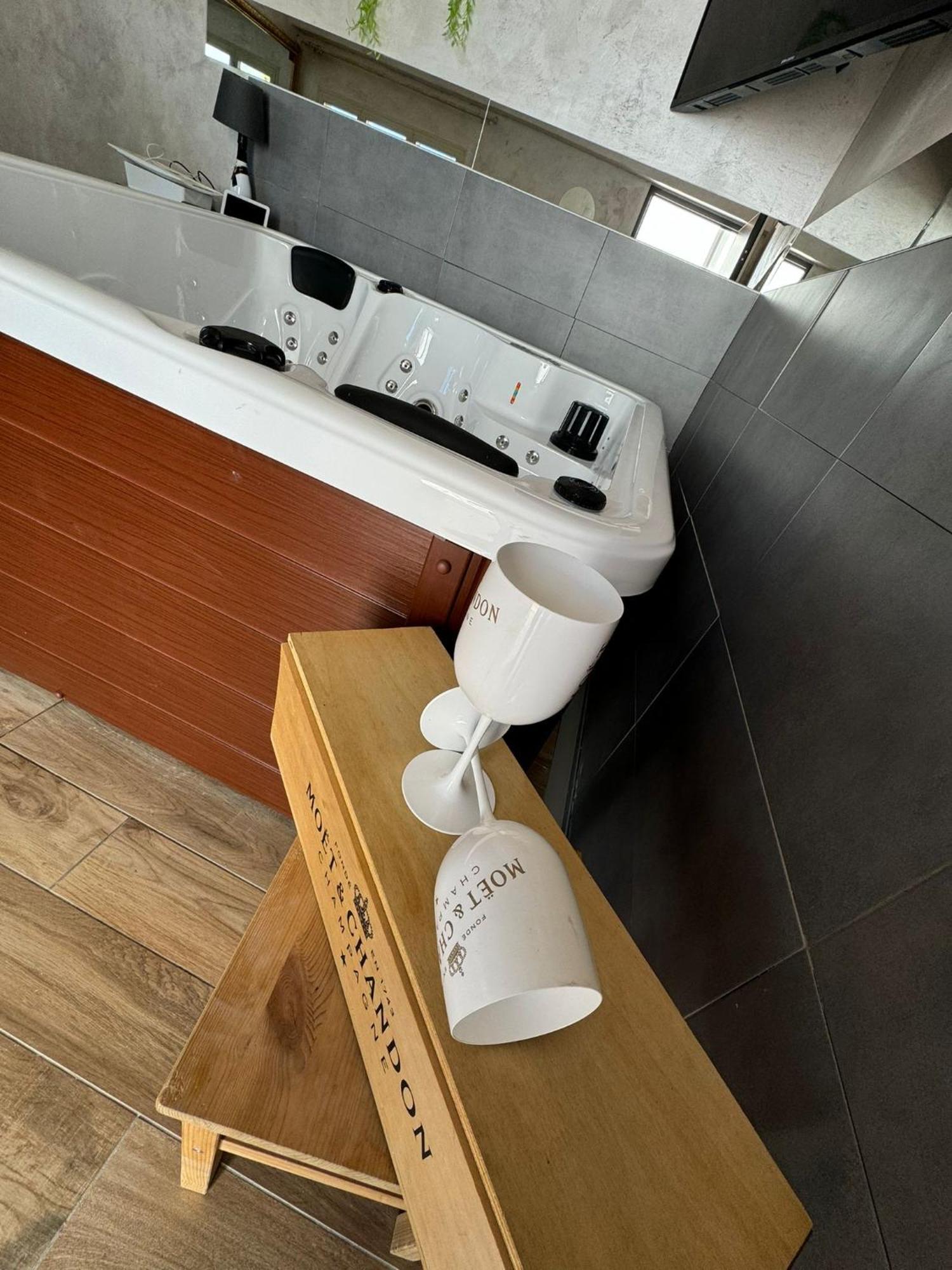 Atena B&B Apartments Platino San Silvestro  外观 照片